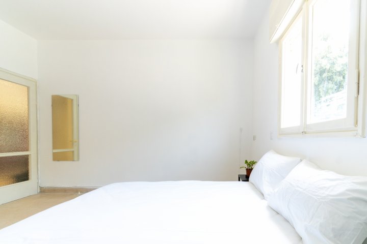 Tel Aviv Apartments - Spacious 3BR Surrounded by Greenery, Tel Aviv - Image 131694