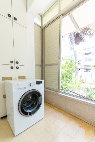 Tel Aviv Apartments - Spacious 3BR Surrounded by Greenery, Tel Aviv - Image 131687