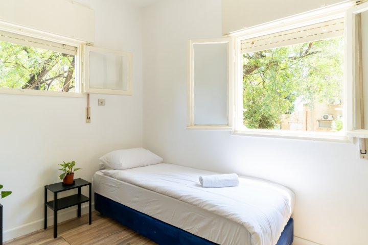 Tel Aviv Apartments - Spacious 3BR Surrounded by Greenery, Tel Aviv - Image 131685