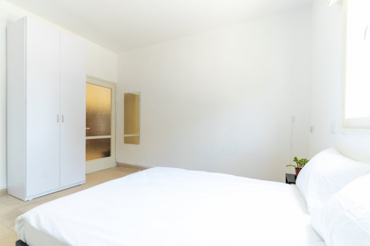 Tel Aviv Apartments - Spacious 3BR Surrounded by Greenery, Tel Aviv - Image 131695