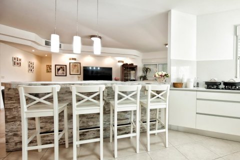 Netanya Apartments - Prince of Poleg - 4 Bed Family Apt - Main Image